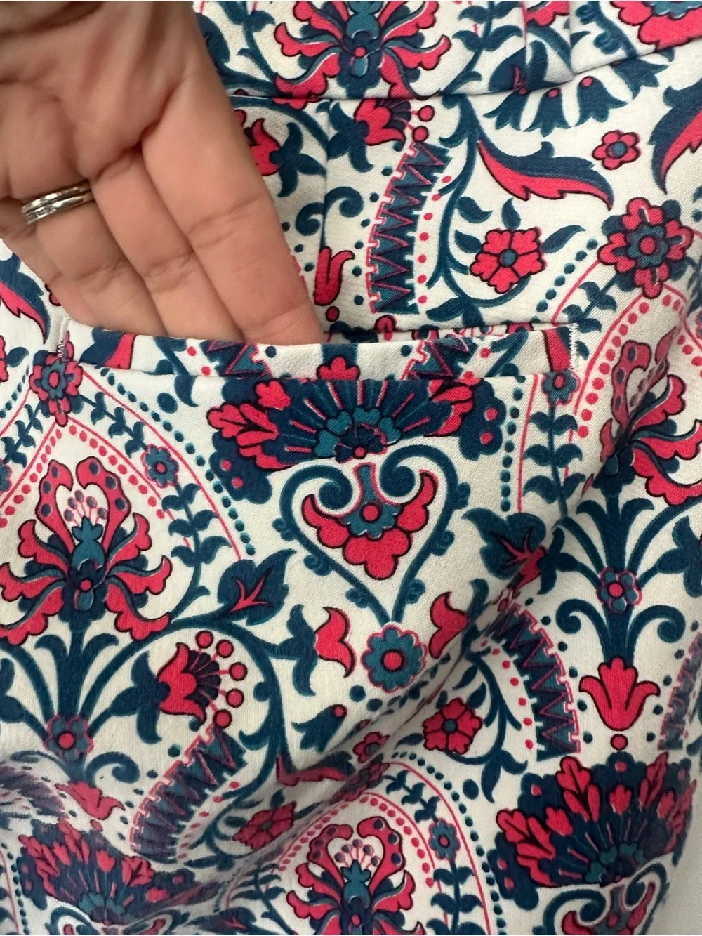 Ann Taylor LOFT Riviera Marisa Cropped Pants Size 8 Pink Navy Paisley Pull-On - Picture 10 of 11
